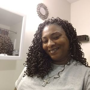 Meet your Posher, Tia